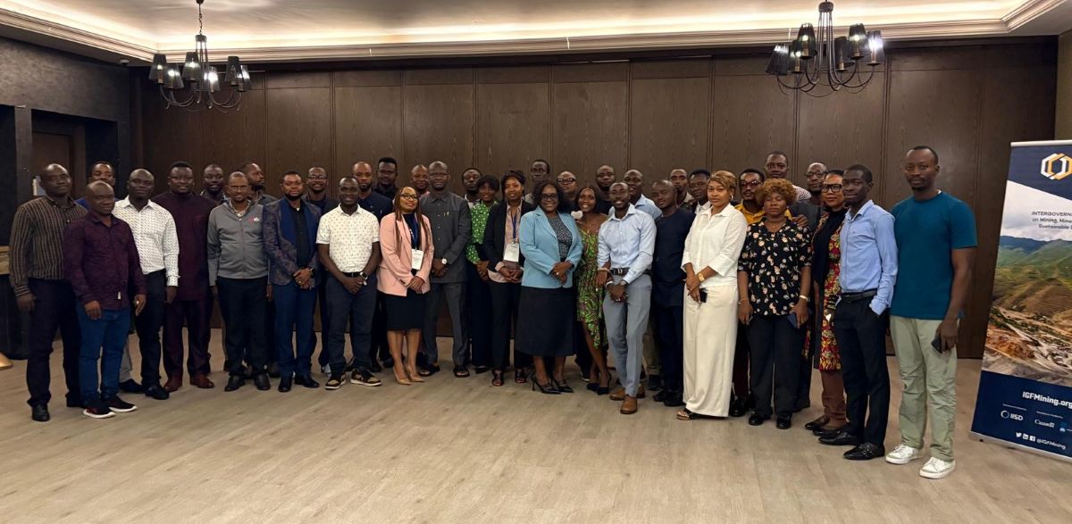 Group photo of the participants from the ESG mining training in Sierra Leone.